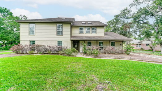 Dickinson 2-story, 5-bed 210 W Bayou Drive-idx