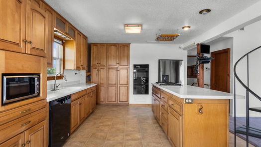 Dickinson 2-story, 3-bed 4400 Island Drive-idx