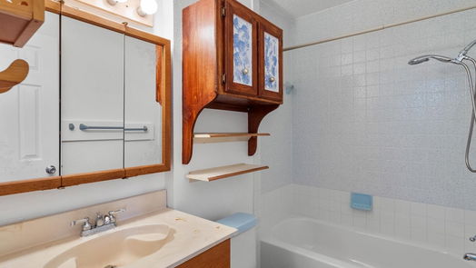Dickinson 2-story, 3-bed 4400 Island Drive-idx