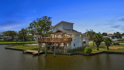 Dickinson 2-story, 3-bed 4400 Island Drive-idx