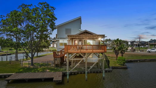 Dickinson 2-story, 3-bed 4400 Island Drive-idx