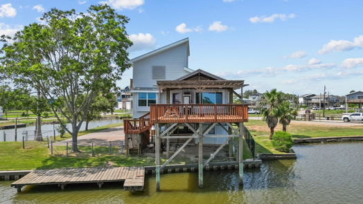 Dickinson 2-story, 3-bed 4400 Island Drive-idx