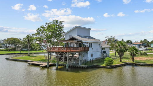 Dickinson 2-story, 3-bed 4400 Island Drive-idx