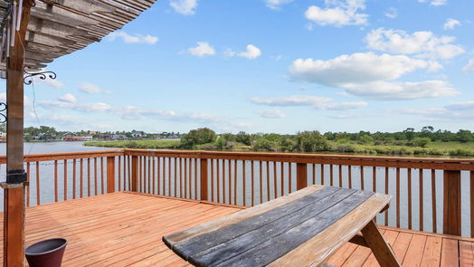 Dickinson 2-story, 3-bed 4400 Island Drive-idx