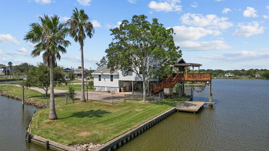 Dickinson 2-story, 3-bed 4400 Island Drive-idx