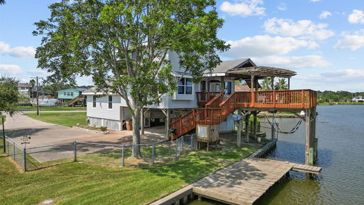 Dickinson 2-story, 3-bed 4400 Island Drive-idx