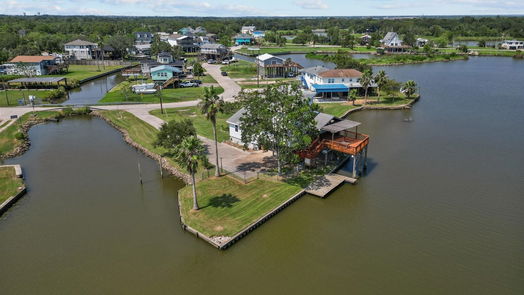 Dickinson 2-story, 3-bed 4400 Island Drive-idx