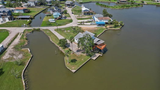 Dickinson 2-story, 3-bed 4400 Island Drive-idx