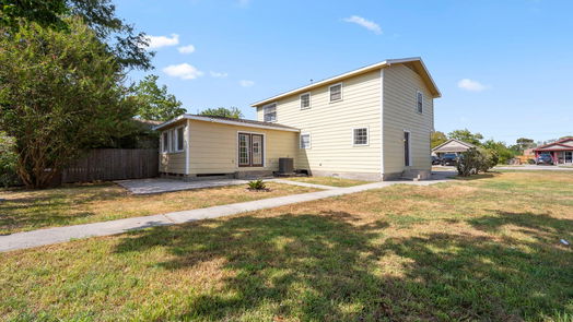 Dickinson 2-story, 3-bed 2408 Avenue B-idx