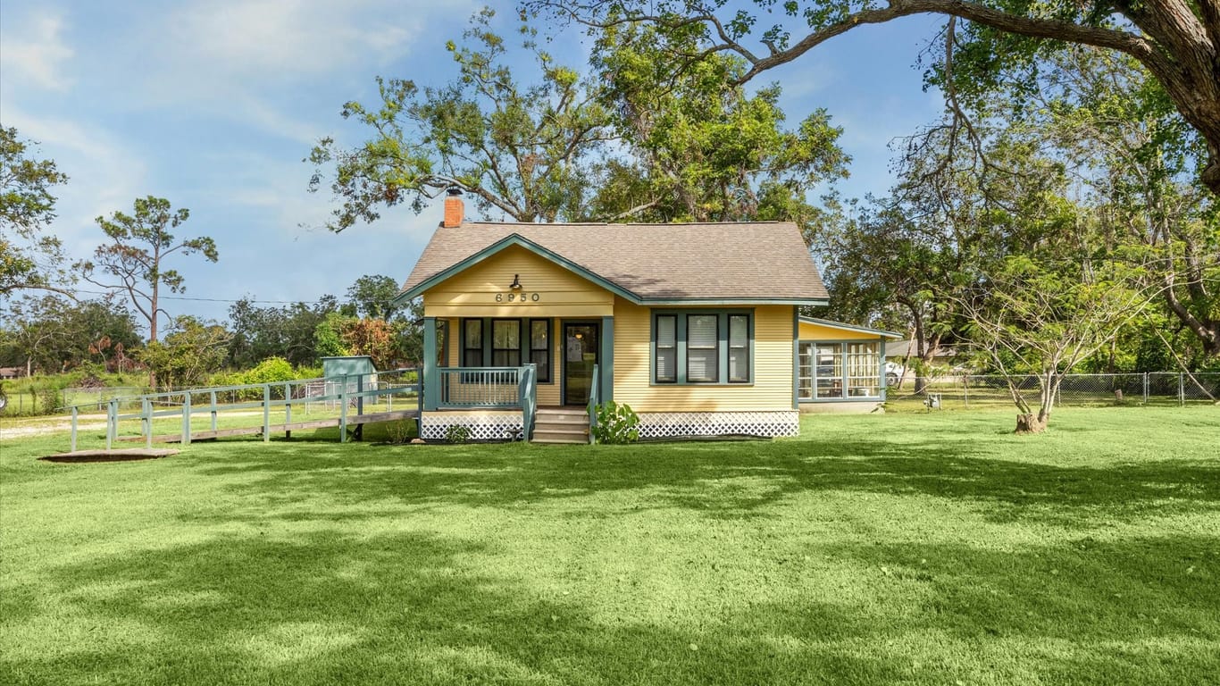 Jones Creek null-story, 2-bed 6950 Stephen F Austin Road-idx