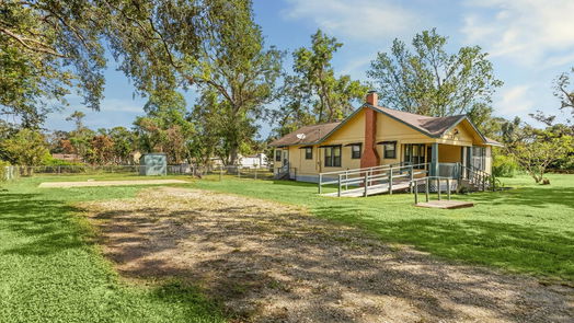 Jones Creek null-story, 2-bed 6950 Stephen F Austin Road-idx