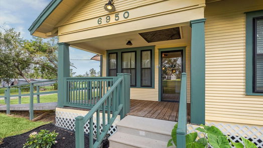 Jones Creek null-story, 2-bed 6950 Stephen F Austin Road-idx