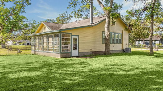 Jones Creek null-story, 2-bed 6950 Stephen F Austin Road-idx