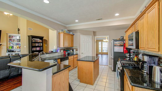 Fresno 2-story, 4-bed 1814 Thistlecreek Court-idx