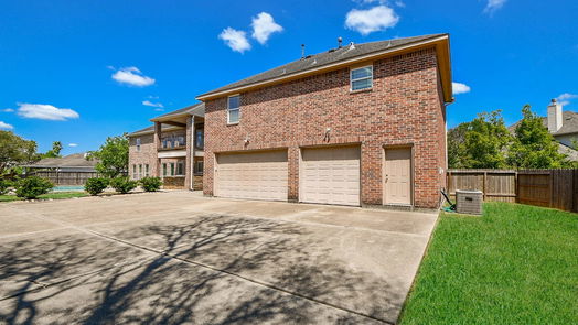 Friendswood 2-story, 9-bed 1934 Skip Rock Street-idx