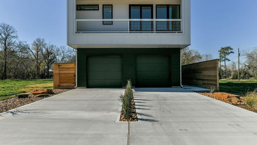 Friendswood 3-story, 3-bed 204 Quaker Drive-idx