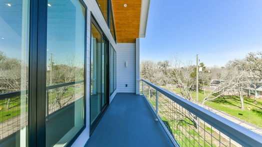 Friendswood 3-story, 3-bed 204 Quaker Drive-idx