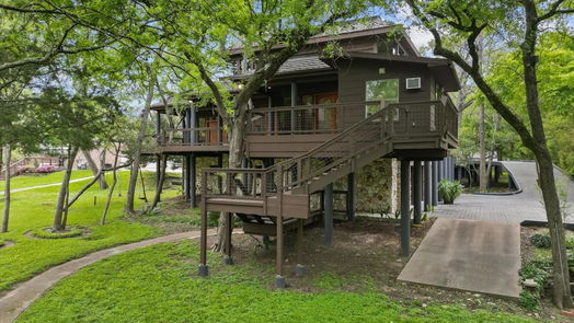 Friendswood 3-story, 4-bed 2207 Pine Drive-idx