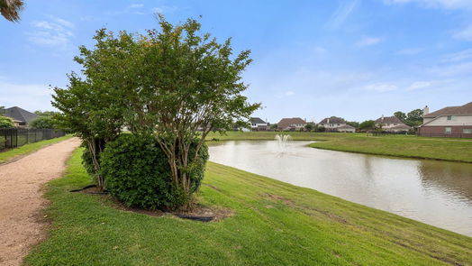 Friendswood 2-story, 5-bed 518 W Lake Drive-idx