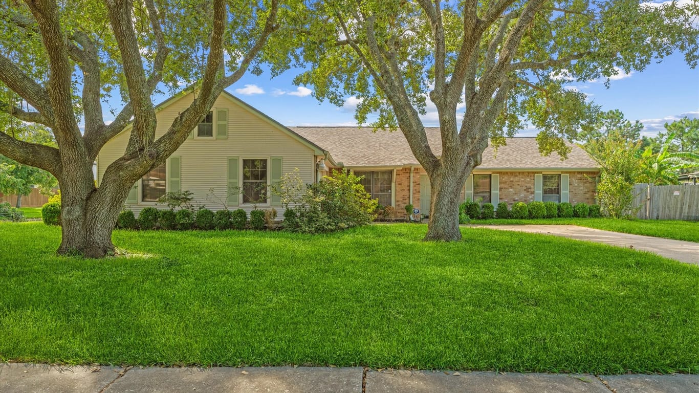 Friendswood 1-story, 3-bed 1313 W Castlewood Avenue-idx