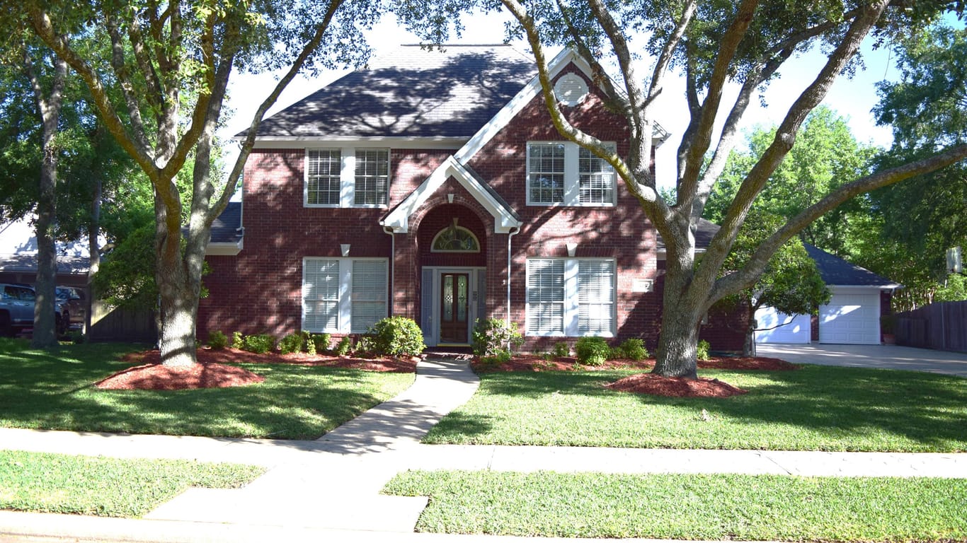 Friendswood 2-story, 4-bed 308 Woodstream Circle-idx