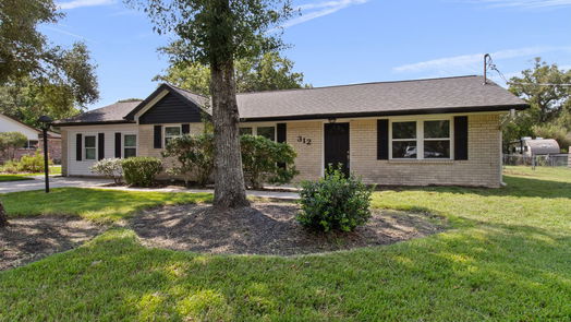 Friendswood 1-story, 3-bed 312 S Shadowbend Avenue-idx