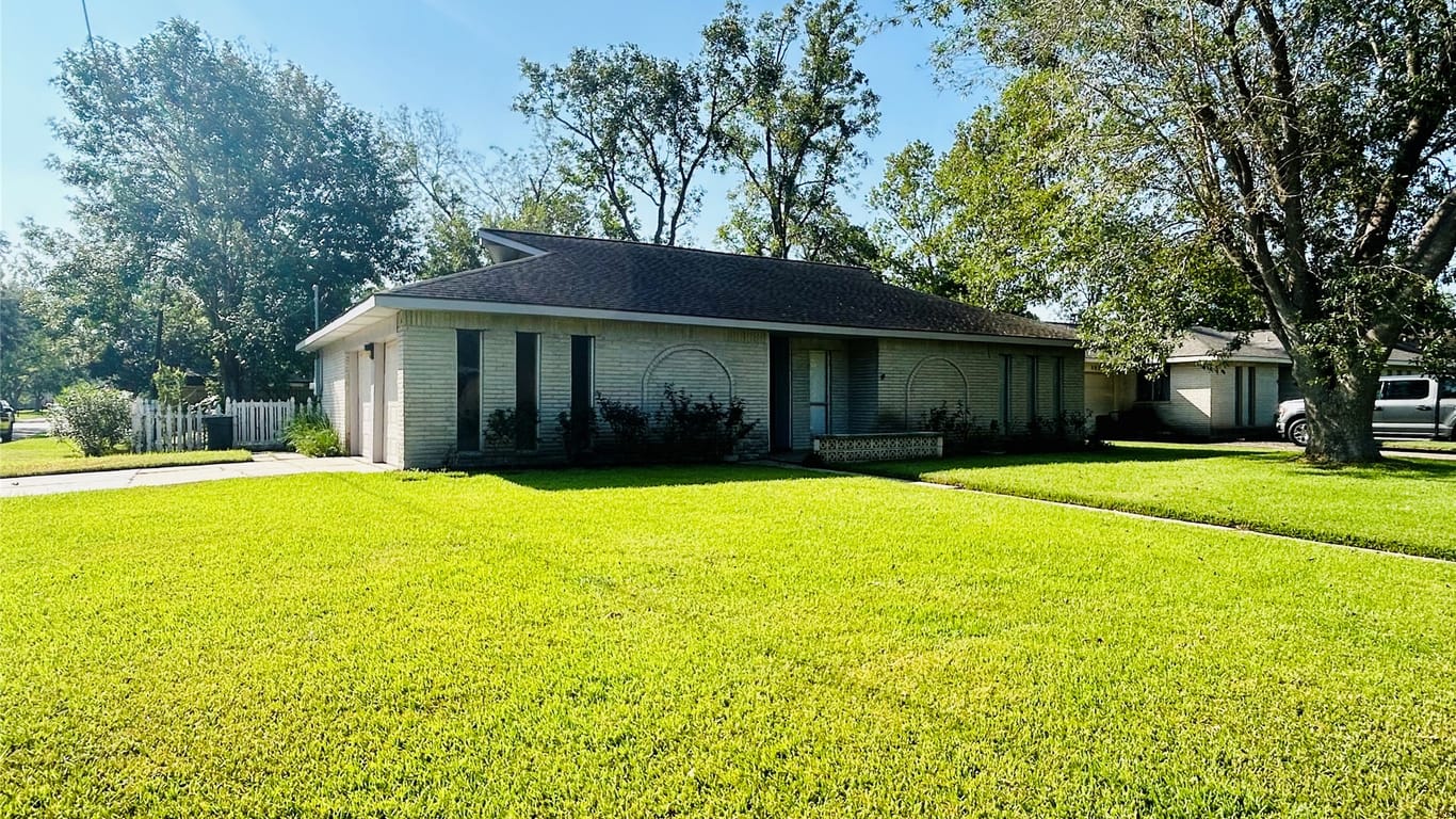 Friendswood 1-story, 3-bed 501 Kingsbury Lane-idx