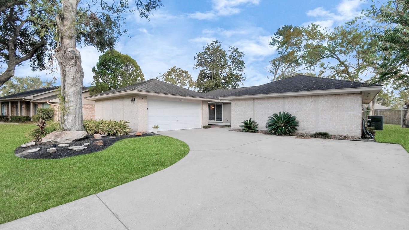 Friendswood null-story, 3-bed 207 W Castle Harbour Drive-idx