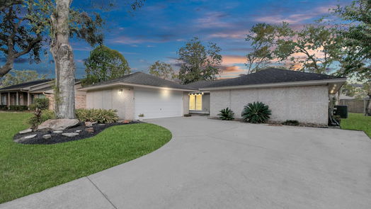 Friendswood null-story, 3-bed 207 W Castle Harbour Drive-idx