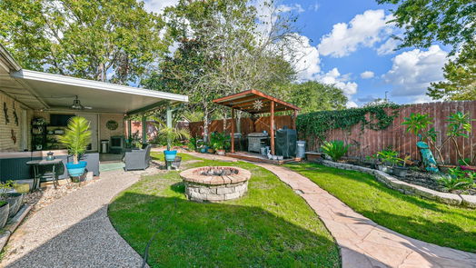 Friendswood null-story, 3-bed 109 E Shadowbend Avenue-idx