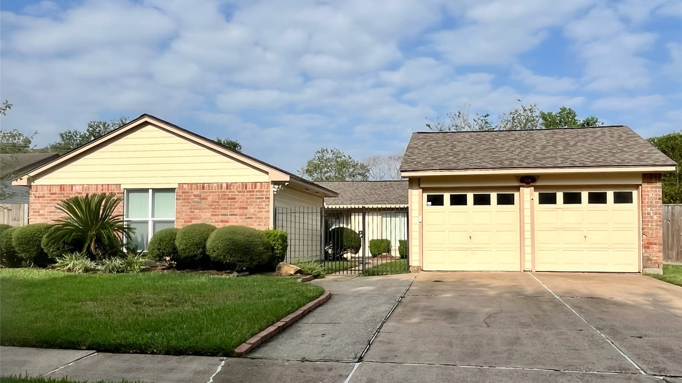 Friendswood null-story, 3-bed 534 W Castle Harbour Drive-idx