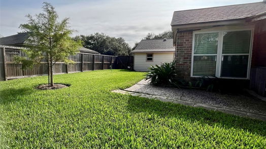 Friendswood null-story, 3-bed 534 W Castle Harbour Drive-idx