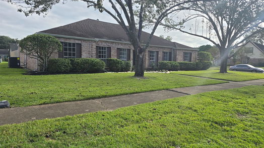 Friendswood null-story, 3-bed 301 W Castle Harbour Drive-idx