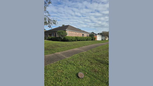 Friendswood null-story, 3-bed 301 W Castle Harbour Drive-idx