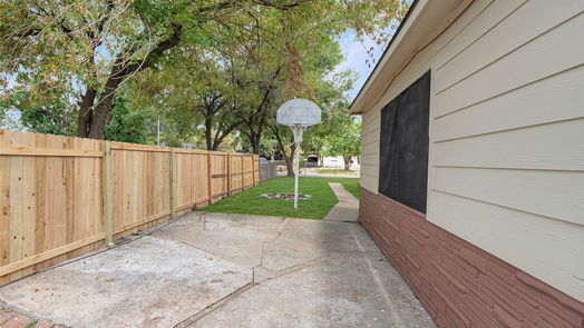 Houston 1-story, 5-bed 2111 3rd Street-idx