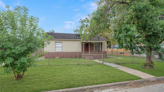 Houston 1-story, 5-bed 2111 3rd Street-idx