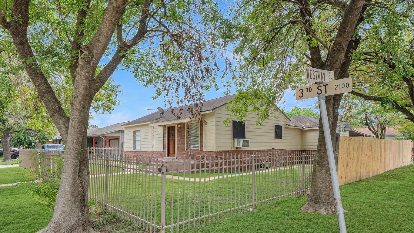 Houston 1-story, 5-bed 2111 3rd Street-idx