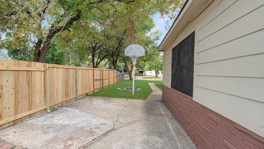 Houston 1-story, 5-bed 2111 3rd Street-idx