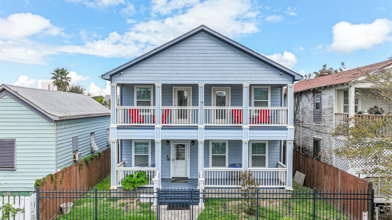 Galveston 2-story, 3-bed 1418 Avenue M 1/2-idx