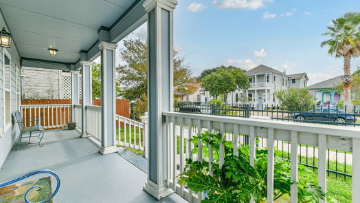 Galveston 2-story, 3-bed 1418 Avenue M 1/2-idx