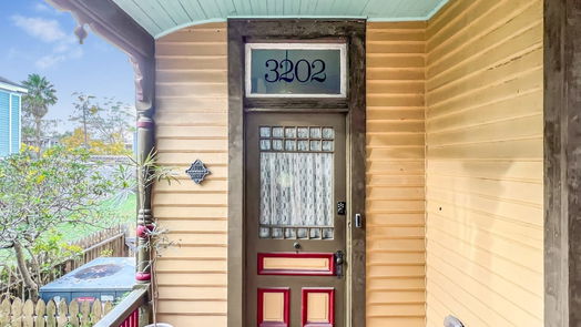 Galveston 2-story, 3-bed 3202 Avenue N 1/2-idx