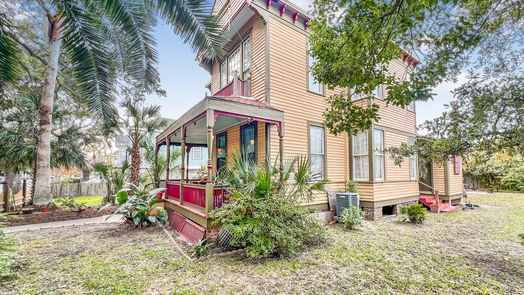 Galveston 2-story, 3-bed 3202 Avenue N 1/2-idx