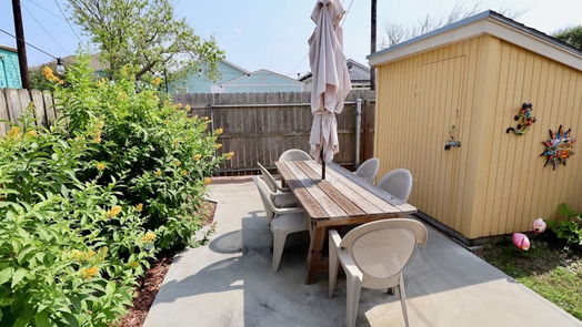 Galveston 1-story, 2-bed 1319 Avenue M 1/2-idx