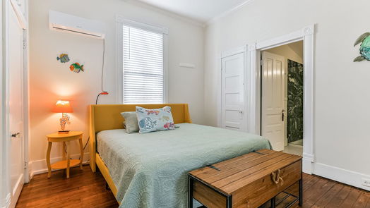 Galveston 2-story, 4-bed 2520 Avenue P 1/2-idx
