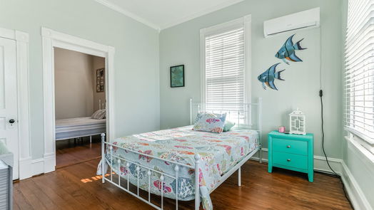 Galveston 2-story, 4-bed 2520 Avenue P 1/2-idx