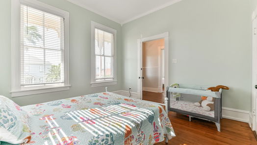 Galveston 2-story, 4-bed 2520 Avenue P 1/2-idx