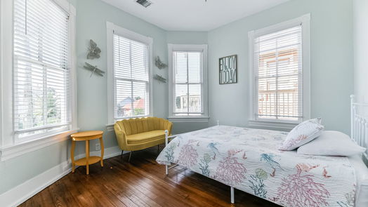 Galveston 2-story, 4-bed 2520 Avenue P 1/2-idx