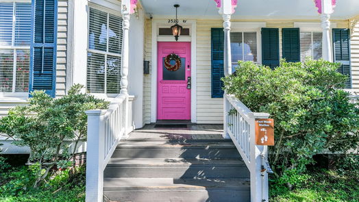 Galveston 2-story, 4-bed 2520 Avenue P 1/2-idx