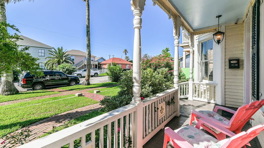Galveston 2-story, 4-bed 2520 Avenue P 1/2-idx