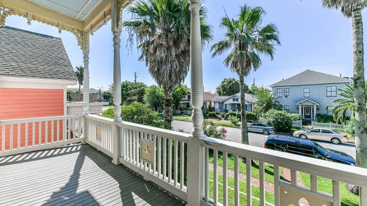 Galveston 2-story, 4-bed 2520 Avenue P 1/2-idx